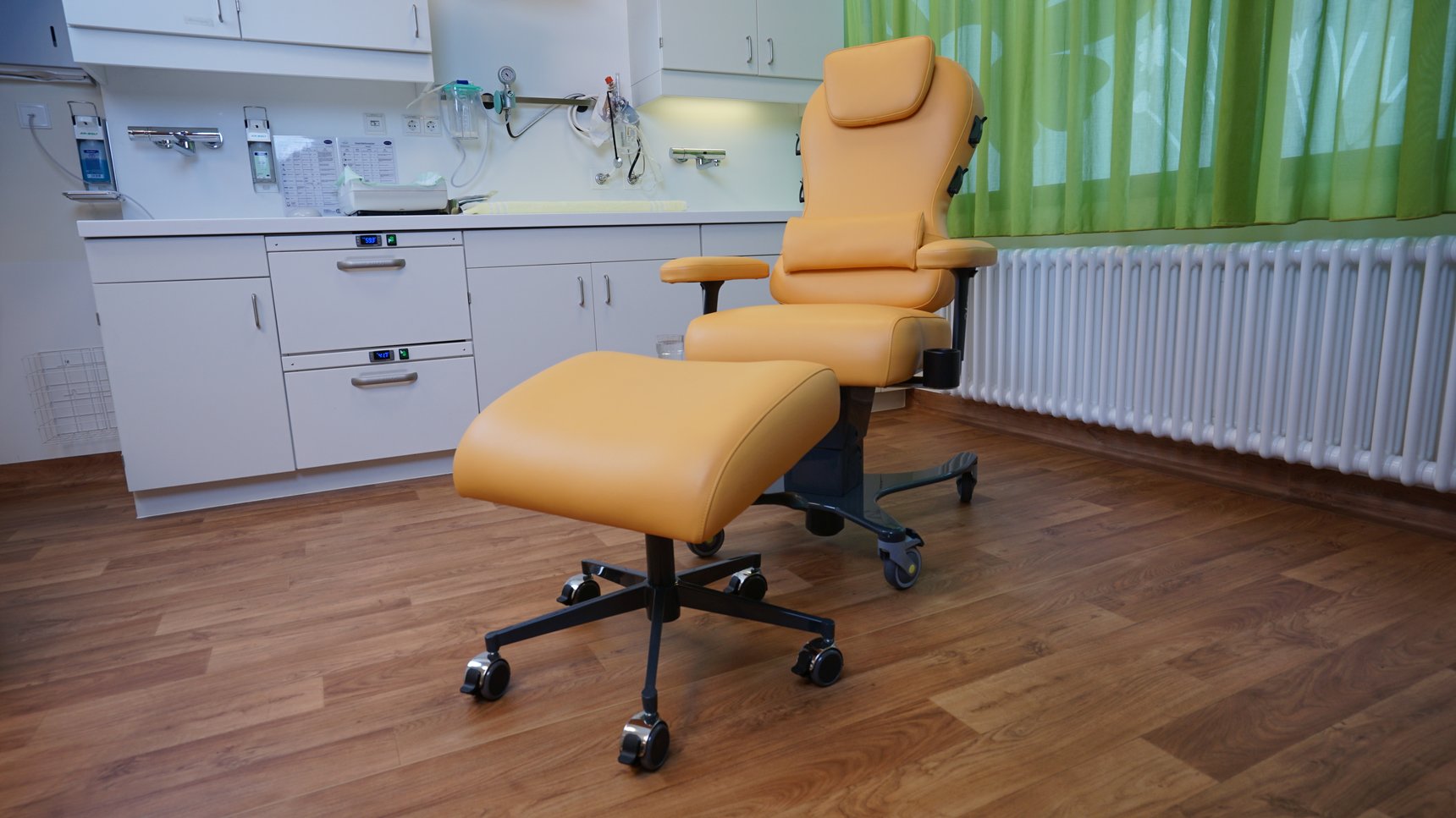 Croyde Mobile Infant Feeding Chair Specifications & Dimensions